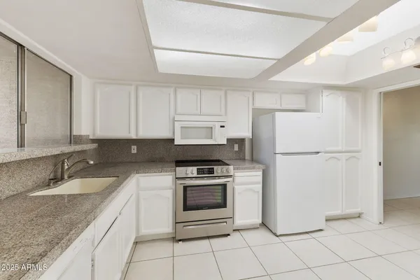 Property Slideshow image 3 of 50 | 10126 e michigan ave, Sun Lakes, AZ, 85248