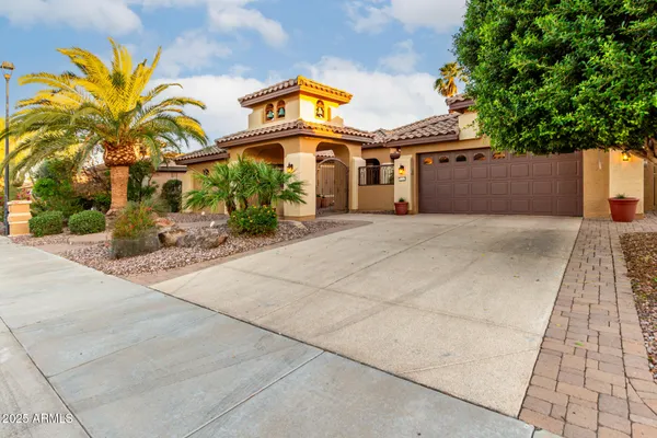 Property Slideshow image 3 of 66 | 16081 w piccadilly rd, Goodyear, AZ, 85395