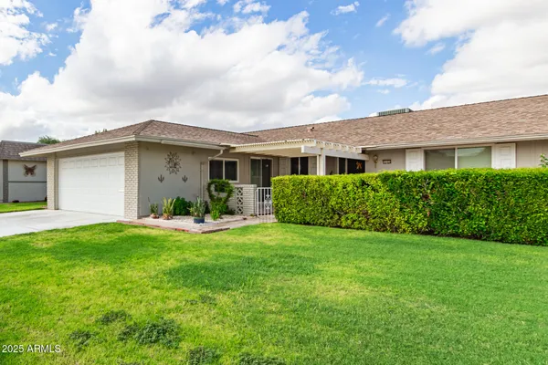 Property Slideshow image 3 of 30 | 10404 w kingswood cir, Sun City, AZ, 85351