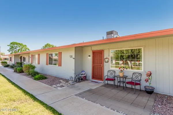 Property Slideshow image 2 of 32 | 14044 n newcastle dr, Sun City, AZ, 85351