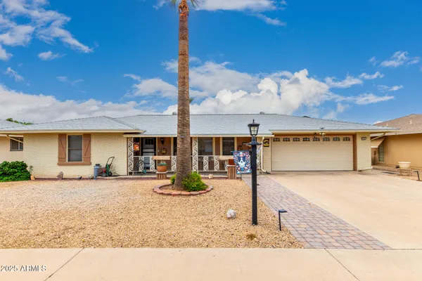 Property Slideshow image 2 of 35 | 9517 w indian hills dr, Sun City, AZ, 85351