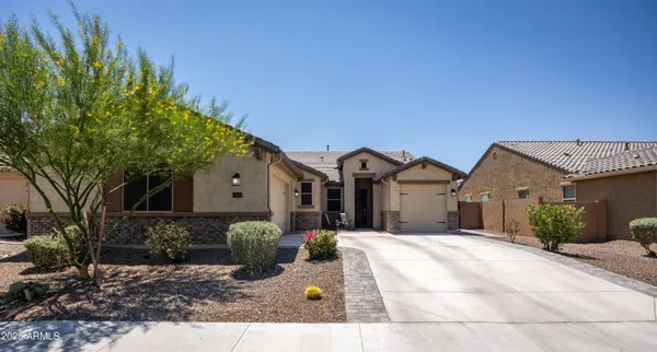 Property Slideshow image 3 of 38 | 18493 w hiddenview dr, Goodyear, AZ, 85338