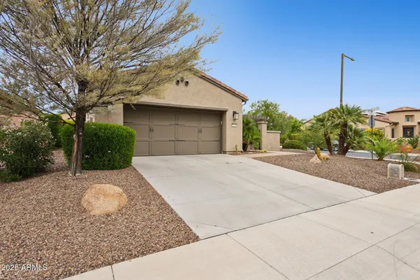 Property Slideshow image 3 of 61 | 12958 w fossil dr, Peoria, AZ, 85383