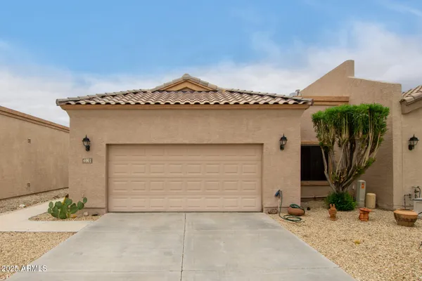 Property Slideshow image 2 of 40 | 18650 n 91st ave 4001, Peoria, AZ, 85382