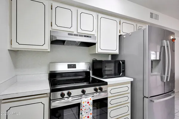 Property Slideshow image 2 of 24 | 9935 w thunderbird blvd, Sun City, AZ, 85351