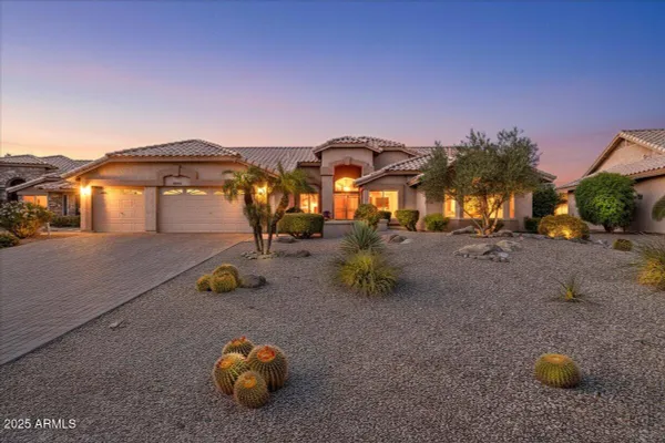 Property Slideshow image 3 of 42 | 8502 w topeka dr, Peoria, AZ, 85382