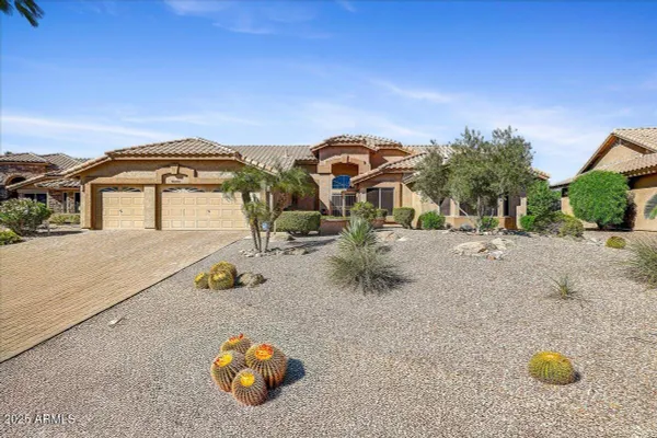 Property Slideshow image 2 of 42 | 8502 w topeka dr, Peoria, AZ, 85382