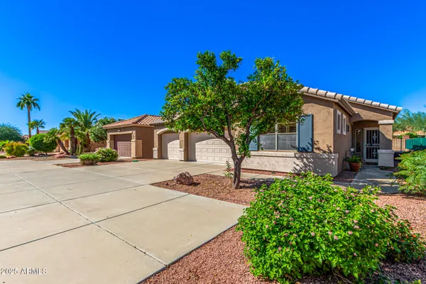 Property Slideshow image 2 of 37 | 18562 n alamo dr, Surprise, AZ, 85374