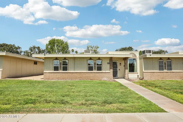 Property Slideshow image 2 of 30 | 9960 w forrester dr, Sun City, AZ, 85351