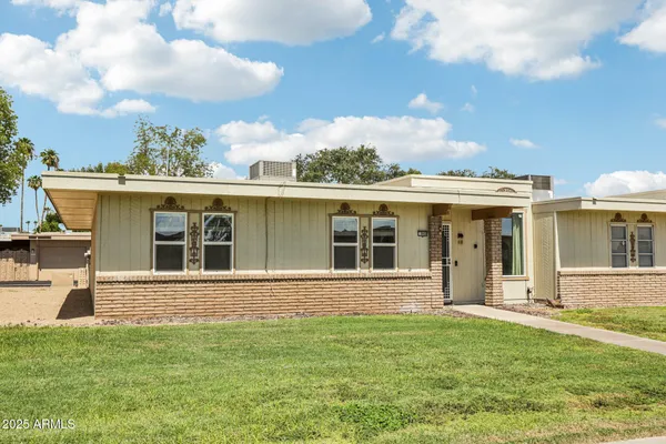 Property Slideshow image 3 of 30 | 9960 w forrester dr, Sun City, AZ, 85351