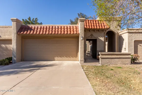 Property Slideshow image 2 of 40 | 25244 s saddletree dr, Sun Lakes, AZ, 85248