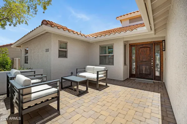 Property Slideshow image 3 of 32 | 13010 s 42nd st, Phoenix, AZ, 85044