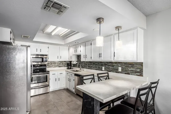 Property Slideshow image 3 of 12 | 7910 e camelback rd 203, Scottsdale, AZ, 85251