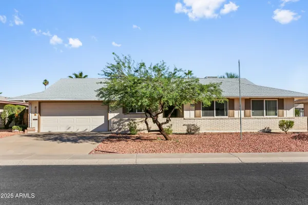 Property Slideshow image 2 of 34 | 9232 w arrowhead dr, Sun City, AZ, 85351