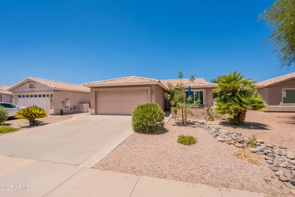Property Slideshow image 2 of 30 | 1440 e la costa dr, Chandler, AZ, 85249