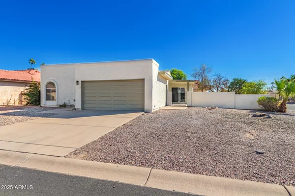 Property Slideshow image 3 of 51 | 26621 s shumaker dr, Sun Lakes, AZ, 85248