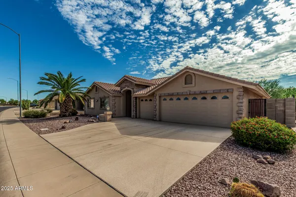Property Slideshow image 3 of 36 | 10907 e olla ave, Mesa, AZ, 85212