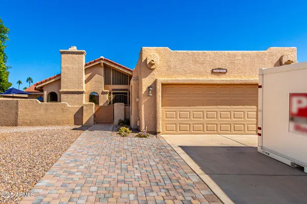 Property Slideshow image 3 of 61 | 26433 s lakemont dr, Sun Lakes, AZ, 85248