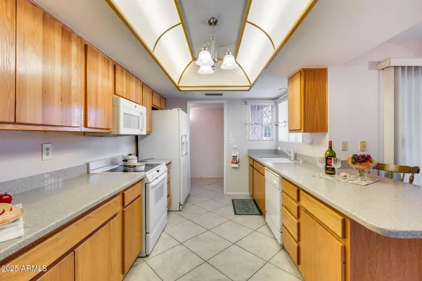 Property Slideshow image 3 of 32 | 9501 w oak ridge dr, Sun City, AZ, 85351