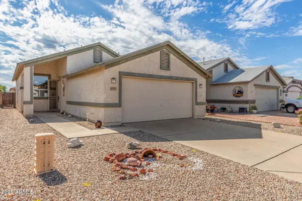 Property Slideshow image 3 of 29 | 9721 w mountain view rd, Peoria, AZ, 85345