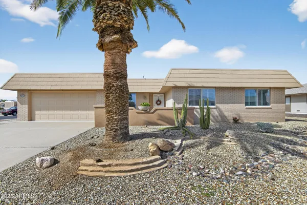 Property Slideshow image 2 of 48 | 9526 w oakstone dr, Sun City, AZ, 85351