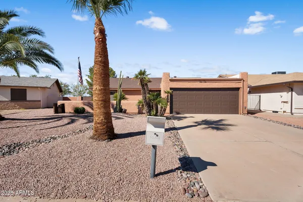Property Slideshow image 2 of 43 | 26632 s snead dr, Sun Lakes, AZ, 85248