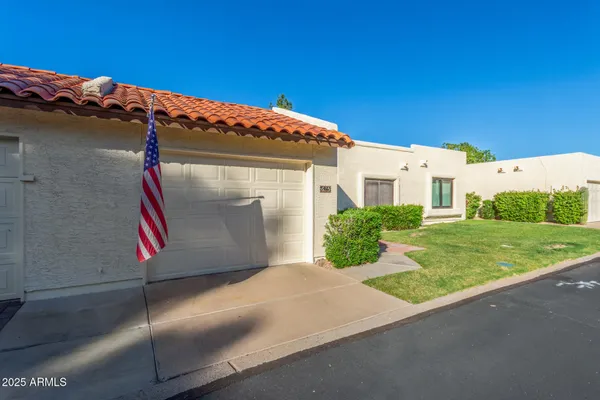 Property Slideshow image 3 of 74 | 625 s arrowwood way, Mesa, AZ, 85208