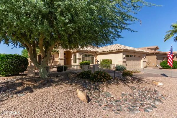 Property Slideshow image 2 of 47 | 5842 s amberwood dr, Chandler, AZ, 85248