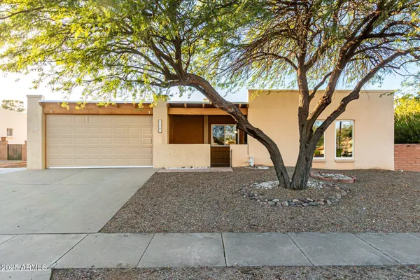 Property Slideshow image 2 of 32 | 1520 s abrego dr, Green Valley, AZ, 85614