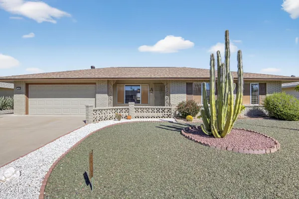 Property Slideshow image 2 of 53 | 9418 w cedar hill cir n, Sun City, AZ, 85351