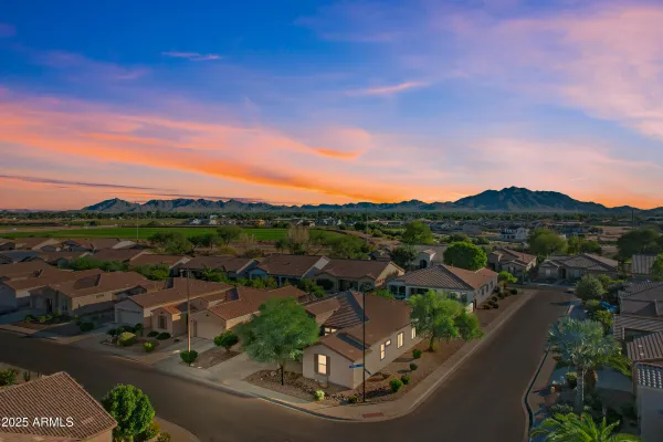 Property Slideshow image 2 of 61 | 4615 e sourwood dr, Gilbert, AZ, 85298