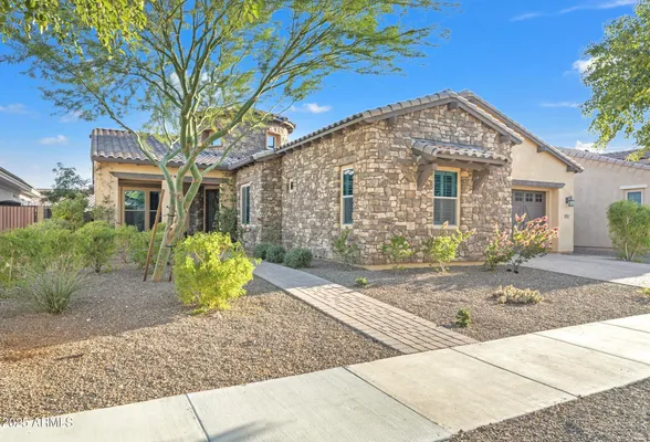 Property Slideshow image 3 of 71 | 20947 w mariposa st, Buckeye, AZ, 85396