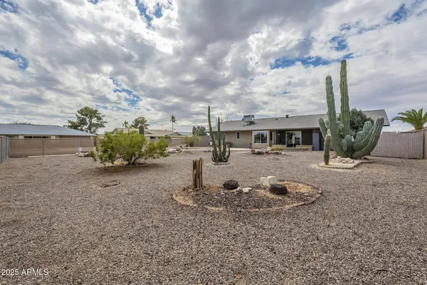 Property Slideshow image 2 of 45 | 19825 n 100th ave, Sun City, AZ, 85373