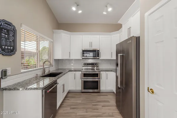 Property Slideshow image 3 of 31 | 3509 e hazeltine way, Chandler, AZ, 85249