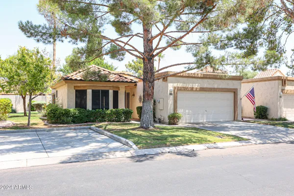 Property Slideshow image 2 of 23 | 9118 w topeka dr, Peoria, AZ, 85382