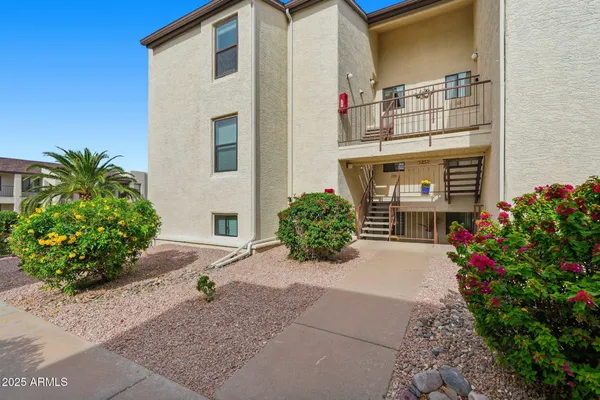 Property Slideshow image 3 of 24 | 5518 e lindstrom ln 3012, Mesa, AZ, 85215