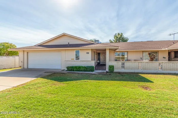 Property Slideshow image 3 of 29 | 10709 w clair dr, Sun City, AZ, 85351