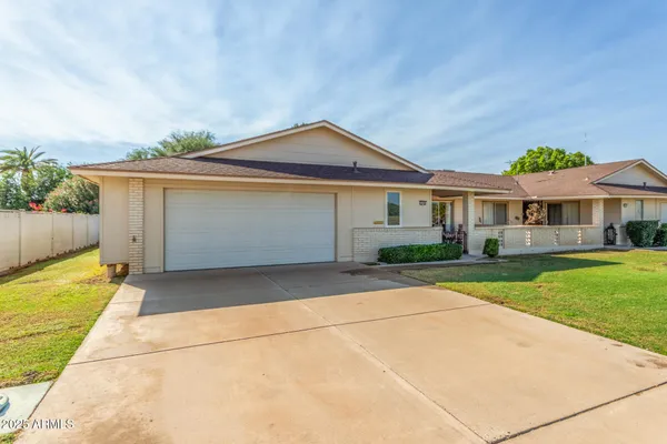 Property Slideshow image 2 of 29 | 10709 w clair dr, Sun City, AZ, 85351