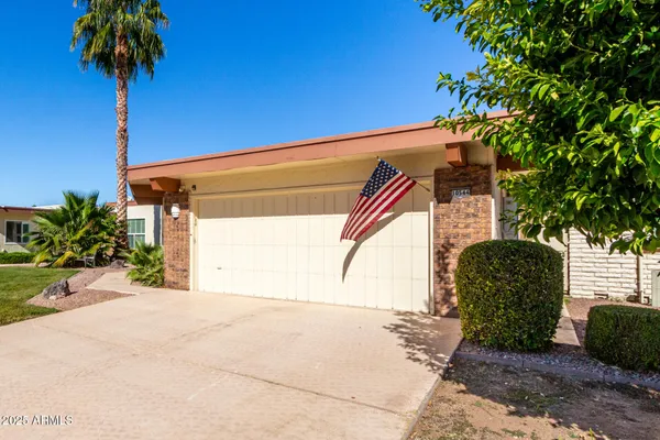 Property Slideshow image 3 of 32 | 10544 w pineaire dr, Sun City, AZ, 85351