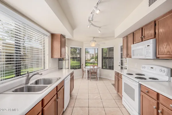 Property Slideshow image 3 of 28 | 19220 n 93rd ave, Peoria, AZ, 85382