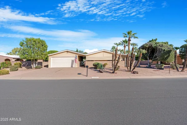 Property Slideshow image 3 of 44 | 26423 s lakeview dr, Sun Lakes, AZ, 85248