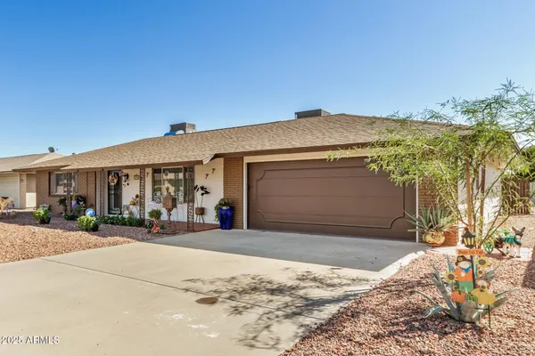 Property Slideshow image 3 of 32 | 9433 w greenway rd, Sun City, AZ, 85351