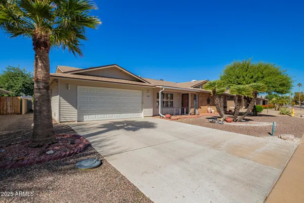 Property Slideshow image 2 of 33 | 17402 n lindgren ave, Sun City, AZ, 85373