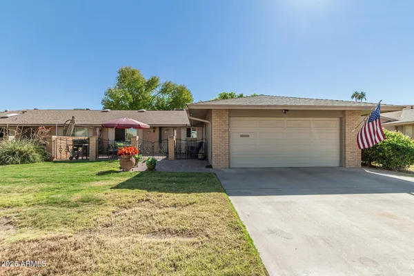 Property Slideshow image 2 of 40 | 10406 w el capitan cir, Sun City, AZ, 85351