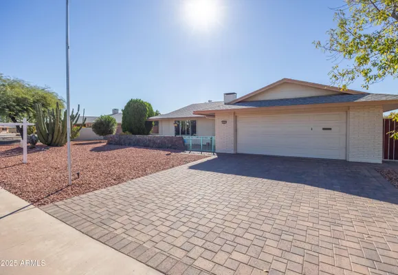 Property Slideshow image 3 of 30 | 13825 n kaanapali dr, Sun City, AZ, 85351