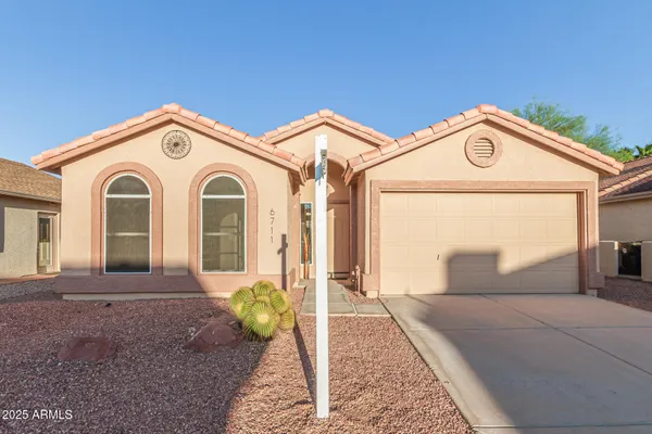 Property Slideshow image 2 of 29 | 6711 s coral gable dr, Chandler, AZ, 85249