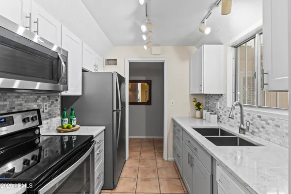 Property Slideshow image 2 of 33 | 9830 w teakwood dr, Sun City, AZ, 85351