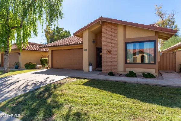 Property Slideshow image 3 of 86 | 12326 s shoshoni dr, Phoenix, AZ, 85044