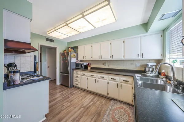 Property Slideshow image 3 of 49 | 9915 w hope cir, Sun City, AZ, 85351