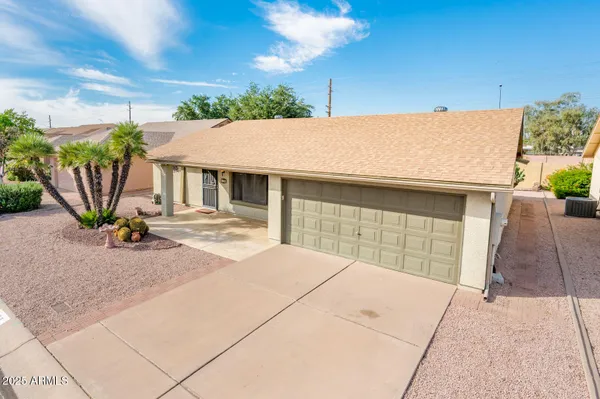 Property Slideshow image 3 of 49 | 538 s 76th pl, Mesa, AZ, 85208